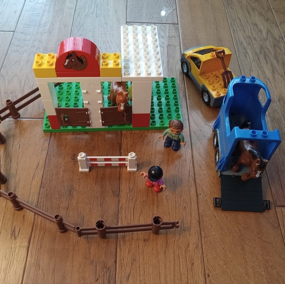 LEGO Duplo Horse Stables #5648 - Picture 1 of 5